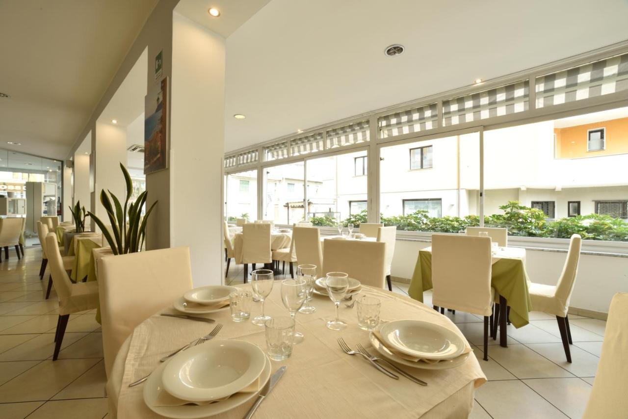 Hotel Ristorante La Marina Mhotelsgroup San Bartolomeo Al Mare Exterior foto