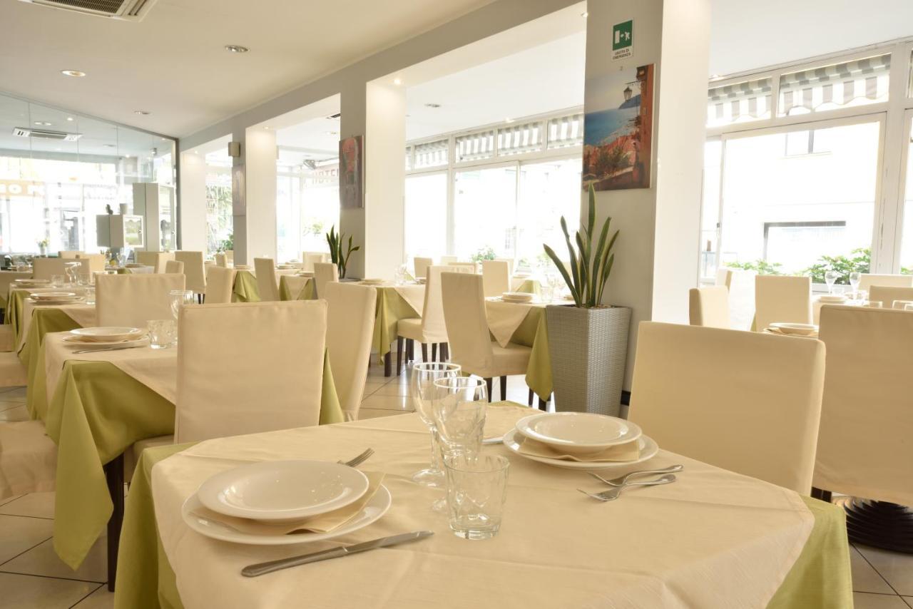 Hotel Ristorante La Marina Mhotelsgroup San Bartolomeo Al Mare Exterior foto