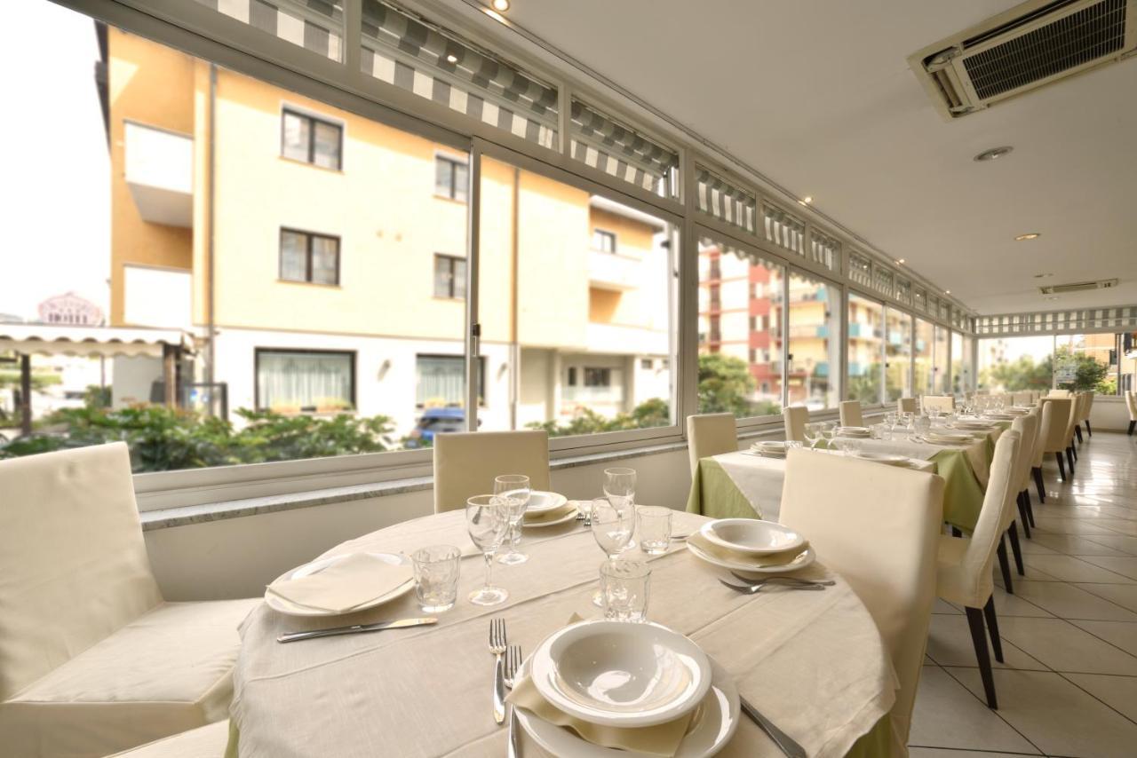 Hotel Ristorante La Marina Mhotelsgroup San Bartolomeo Al Mare Exterior foto